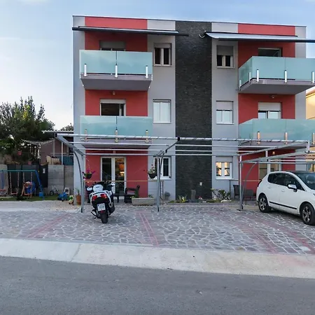 Apartments And Rooms With Parking Space Grebastica, Sibenik - 17831-2