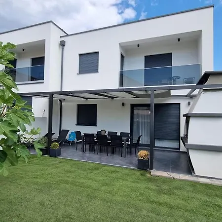 Holiday House Gavran-2
