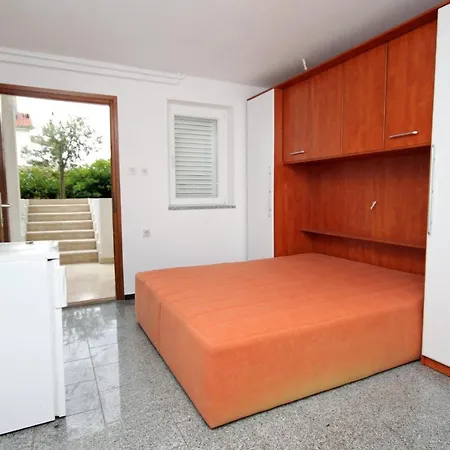 Apartments And Rooms With Parking Space Krk - 5509-3