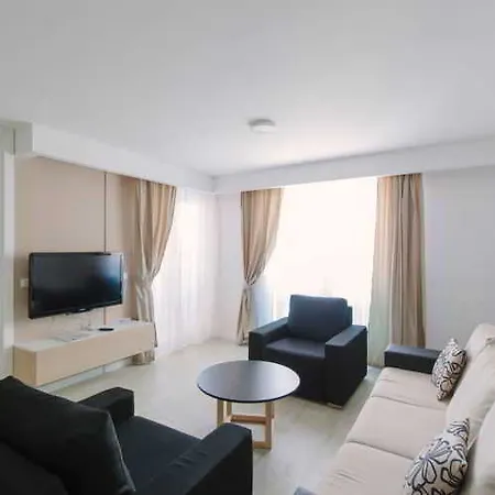 City Beach Apartment-2