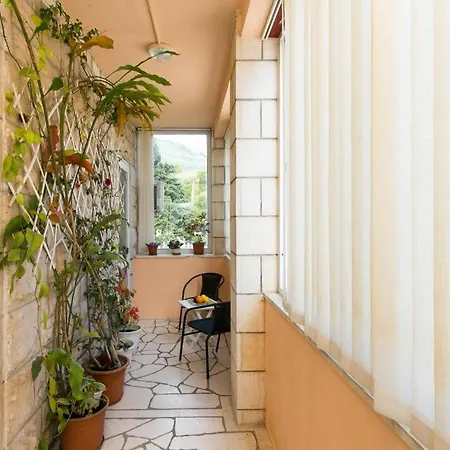 Yellow Room Guesthouse-3