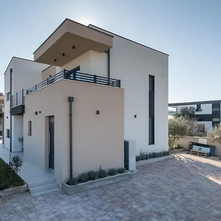 Villa M-2