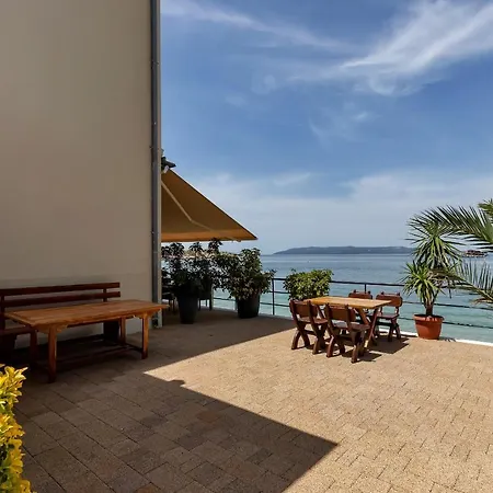 Beach Rooms Riviera - Zuta Kuca-2