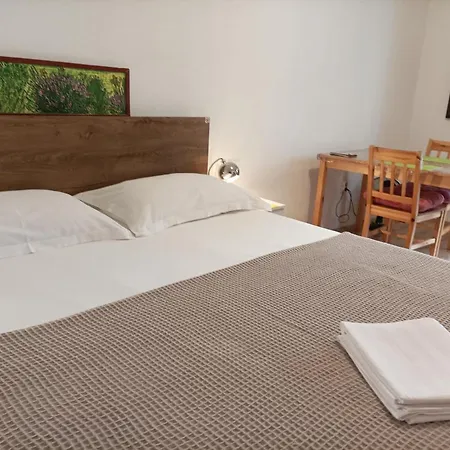 B&B Guest House "Be Happy"-Parking,Breakfast Center-3
