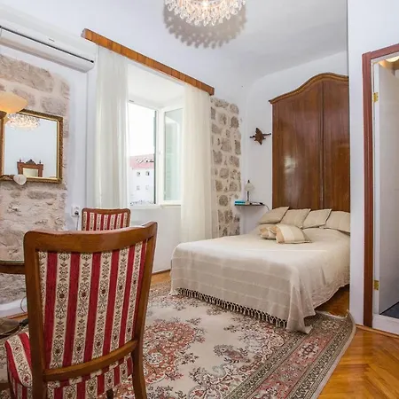Room Mirella-2