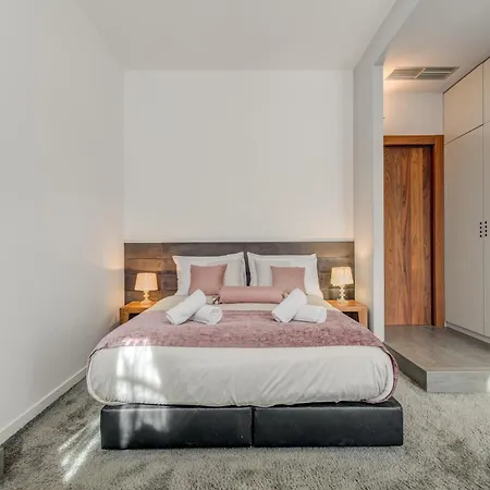 Starlight Luxury Suites-2