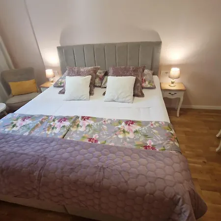 La-La Rooms-3