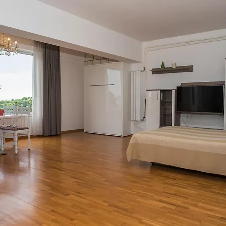 Villa Carmen Rooms & Apartments-3