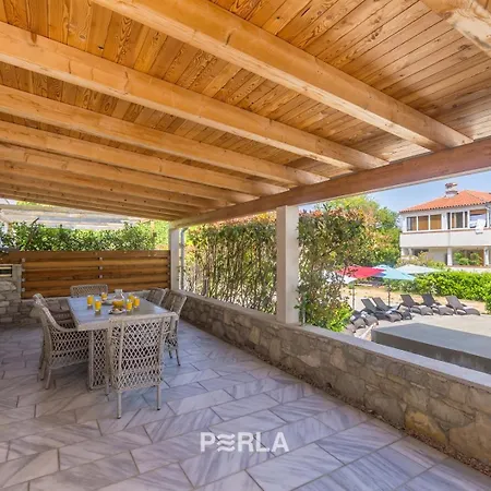 House Mirabelle With Heated Pool In Nerezine On Losinj Island-3