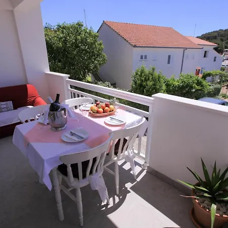 Apartments Lola-3