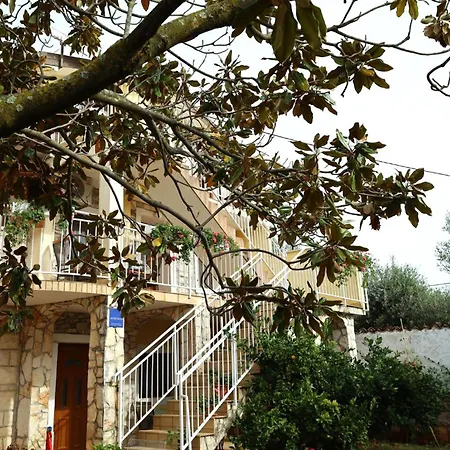 Mara House With Apartments-2