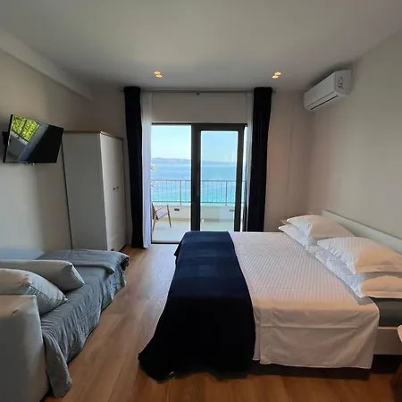 Beachfront Comfort Apartments Sinajko-3