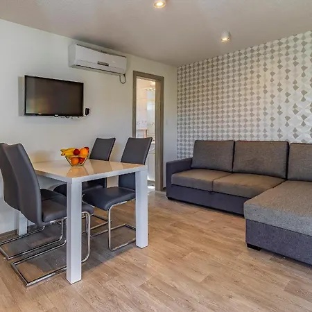 Mobile Home Rojnic-2