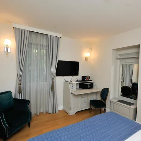 The Duke Luxury Rooms-3