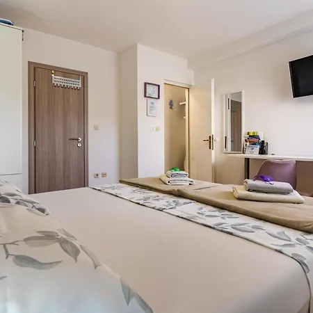 The Rozolina Room-3
