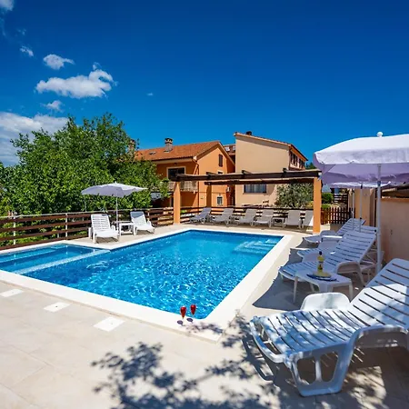 E-M Apartments With Private Pool-3
