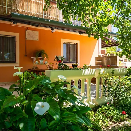E-M Apartments With Private Pool-2