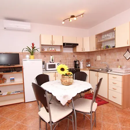 Rooms&Apartment Sanja-2
