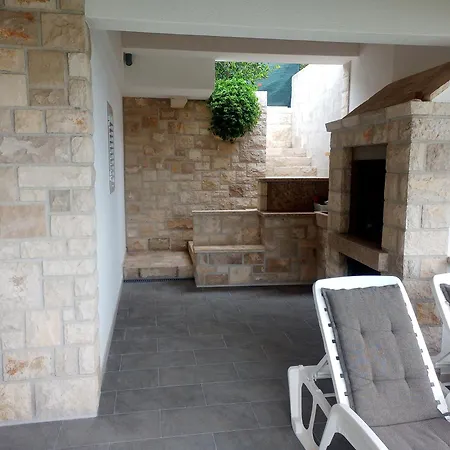Contessa Robinson House-3