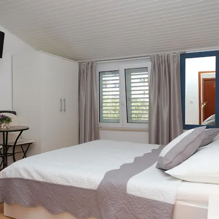 Apartments And Rooms With Parking Space Tucepi, Makarska - 16914-3