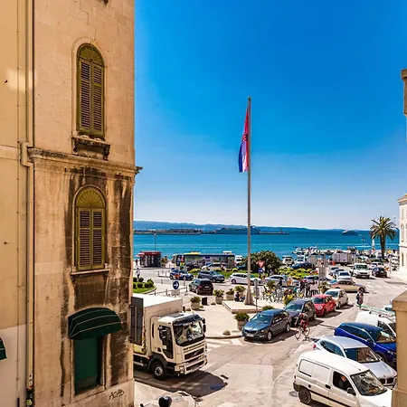 Riva City Rooms-3