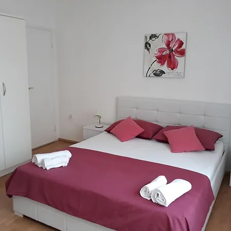 Apartment And Rooms Ivo-2