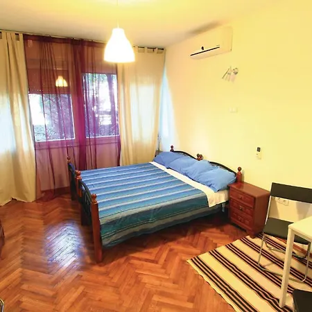 1 Bedroom Gorgeous Apartment In Pula-3
