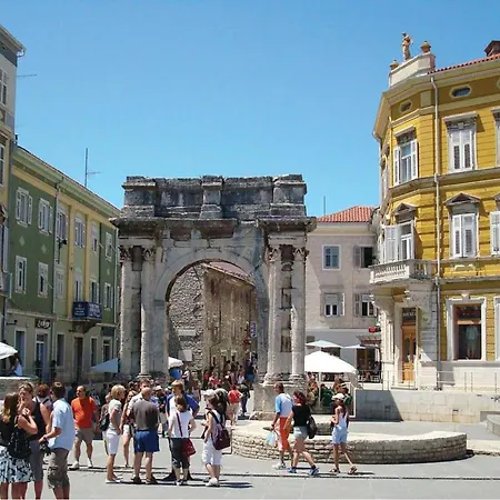 1 Bedroom Gorgeous Apartment In Pula-2