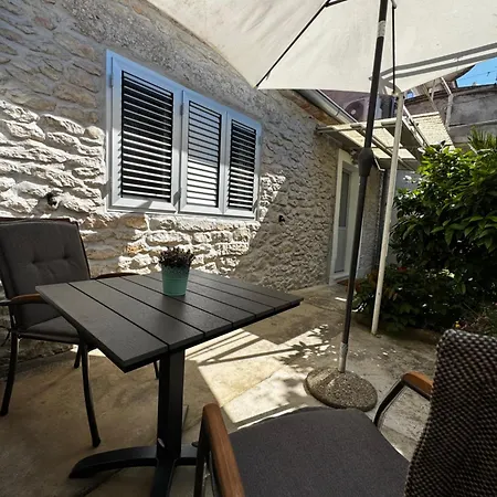 Eleonora Apartments Free Parking, Garden & 5 Min To Beach-3