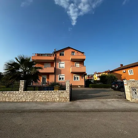 Guest House Gloria-2