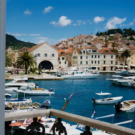 Hvar Riva Rooms-3