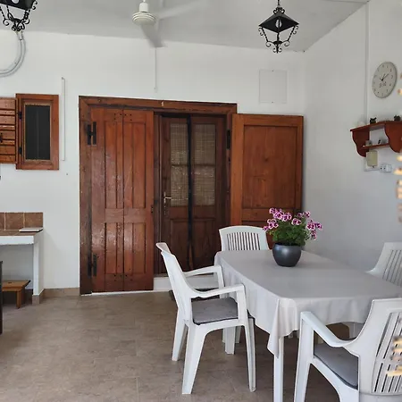 Guesthouse Trogir Proto-Free Parking-2