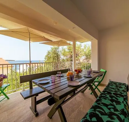 Fia 70S Beach Apartment-3