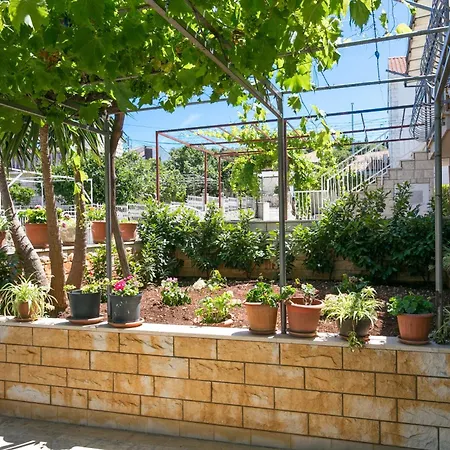 Apartments And Rooms With Parking Space Supetar, Brac - 5658-2