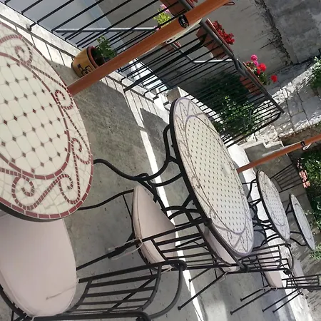 Golden B&B-2