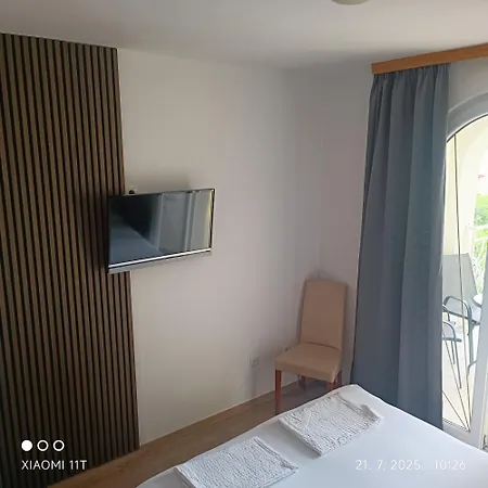 Marko Rooms-2