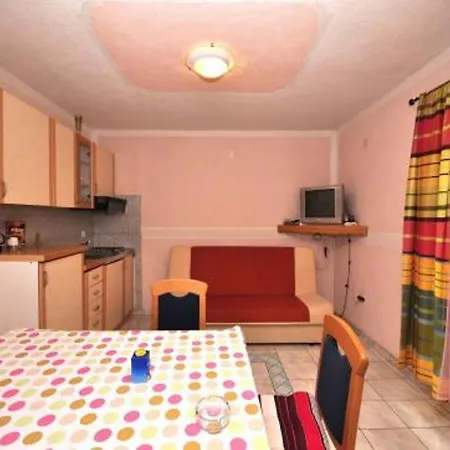 Apartments And Rooms With Parking Space Fazana - 13742-3