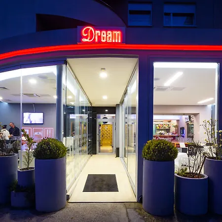 Dream Hotel-3