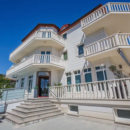 Hotel Riva Kastela With Swimming Pool-3