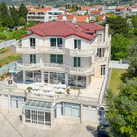 Hotel Riva Kastela With Swimming Pool-2
