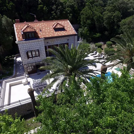 City Beach Villa With Pool And Sea View-3