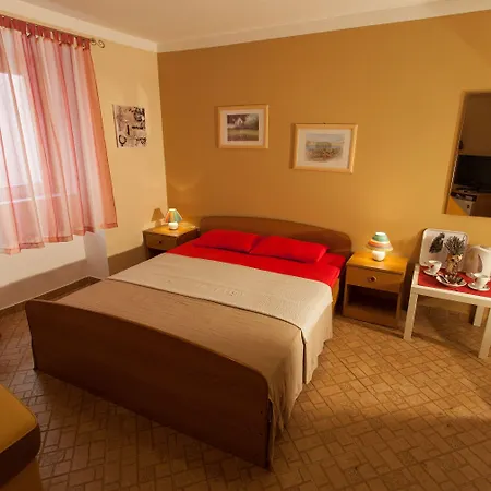 Guest House Floreus Cres-3