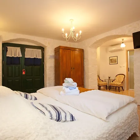 Bed & Breakfast Vila Baguc-2