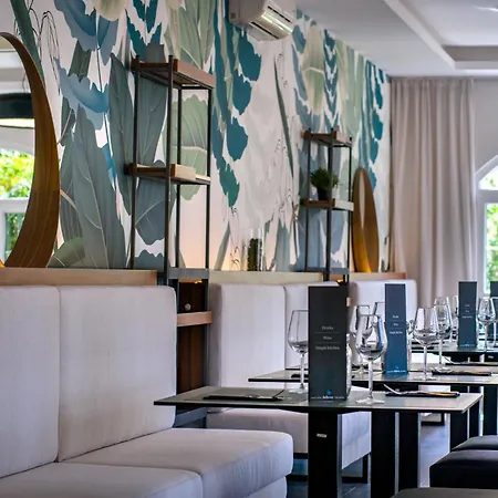 Luxury Suites Bellevue-3