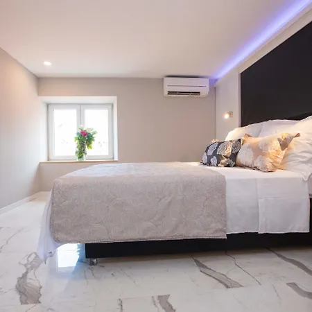 Soleil Luxury Rooms Old Town-3