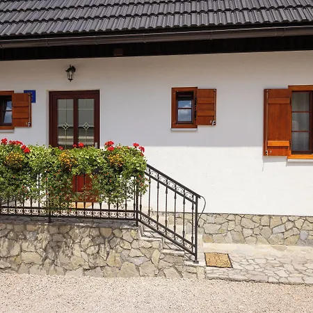 Green Lakes House-2