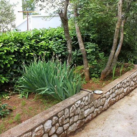 Apartments And Rooms With Wifi Njivice, Krk - 5362-2