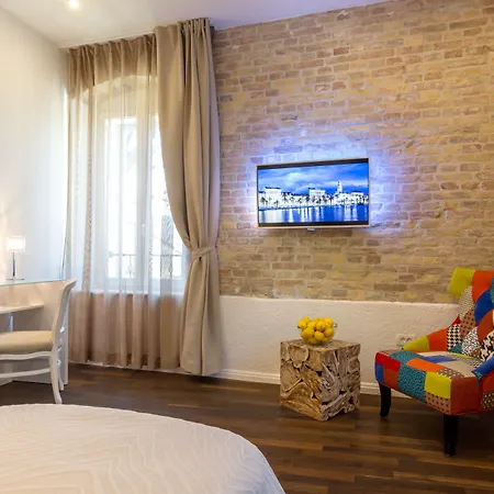 Pellegrini Luxury Rooms-2