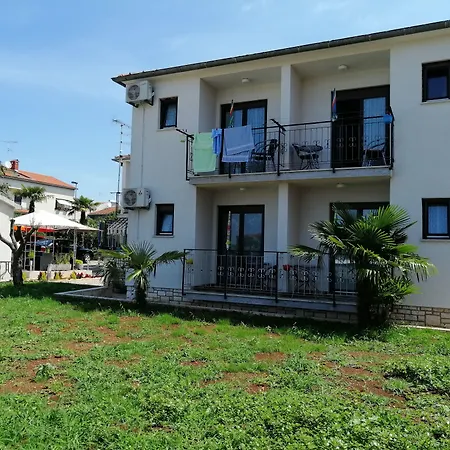 Viktor Rooms And Apartments-3
