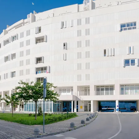 Sky & Sun Luxury Rooms With Private Parking In The Garage-3